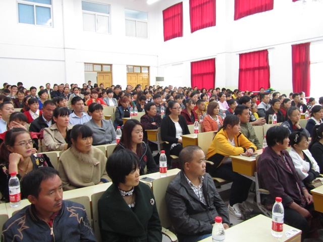 新安中學(xué)2016級高一學(xué)生家長會 (7).JPG