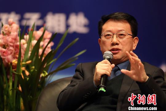 學(xué)霸父母反對(duì)“虎爸虎媽”教育：不要在怒吼中疏遠(yuǎn)