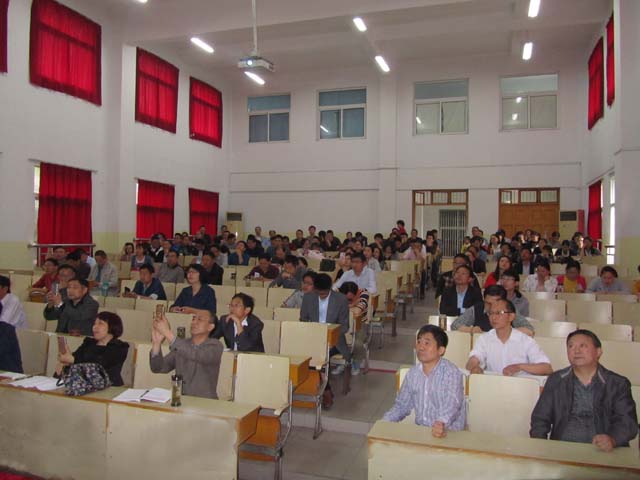 2018年裕安區(qū)進修學校繼續(xù)教育送教上門到新安中學03.JPG 2018年裕安區(qū)進修學校繼續(xù)教育送教上門到新安中學03.JPG