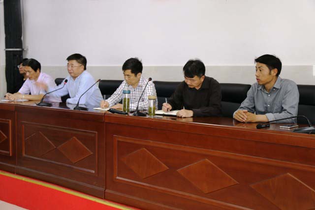六安市新安中學(xué)應(yīng)邀到霍邱中學(xué)參加“新形勢(shì)下班主任工作策略”論壇活動(dòng)02.JPG
