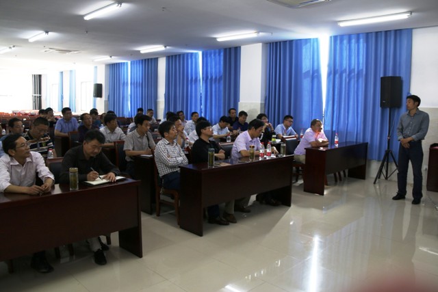 六安市新安中學(xué)應(yīng)邀到霍邱中學(xué)參加“新形勢(shì)下班主任工作策略”論壇活動(dòng)04.JPG