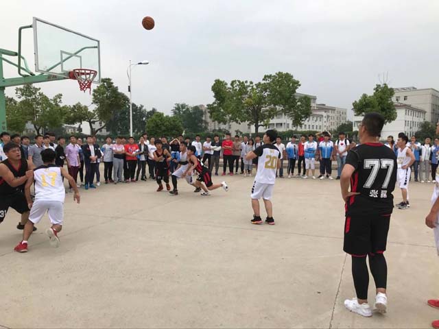 新安中學(xué)2018年春季高二年級男子籃球聯(lián)賽決賽1.jpg