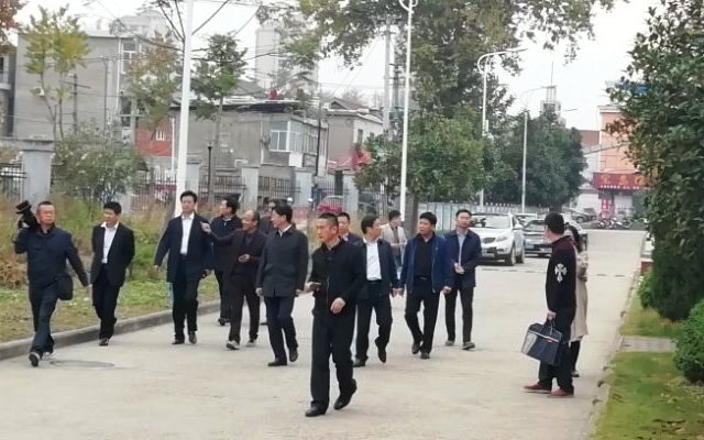 六安市副市長孫學(xué)龍到新安中學(xué)調(diào)研01.jpg