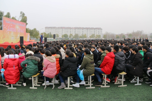 六安市新安中學(xué)2019屆高考勵(lì)志報(bào)告會(huì) 02.JPG