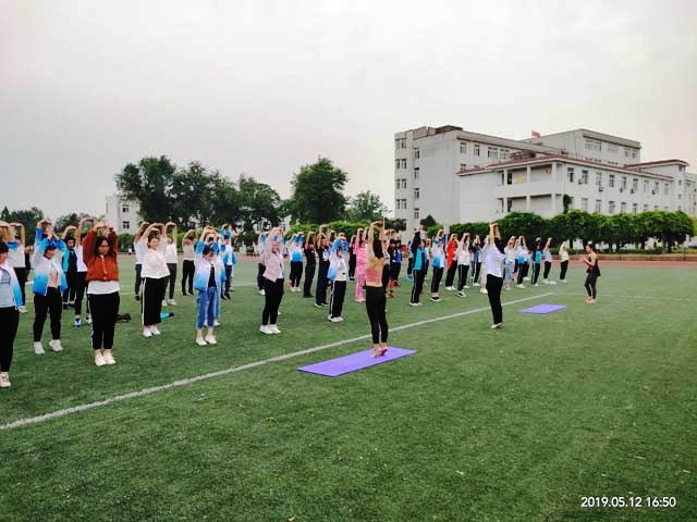 助力高考 瑜伽走進(jìn)新安中學(xué) (4).jpg