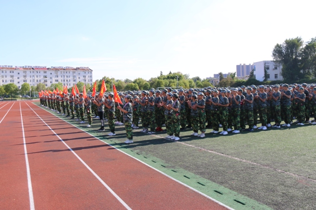 新安中學2019年高一新生軍訓總結與匯報表演05.JPG