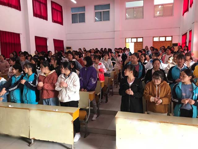 春蕾計(jì)劃陪伴活動(dòng)走進(jìn)六安市新安中學(xué) (2).jpg