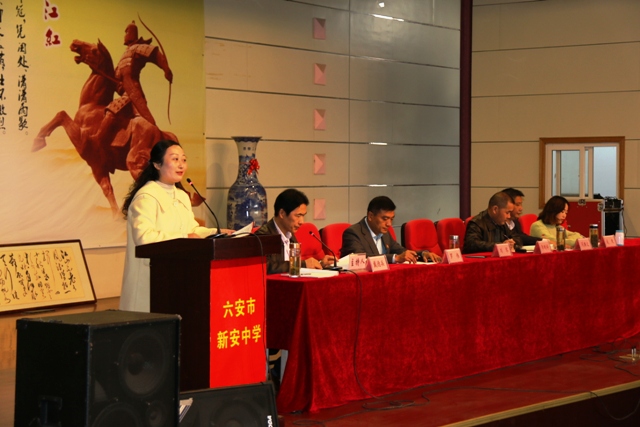 六安市裕安區(qū)2019新安片區(qū)守初心擔(dān)使命師德演講報(bào)告會(huì)在新安中學(xué)舉辦 (9).JPG