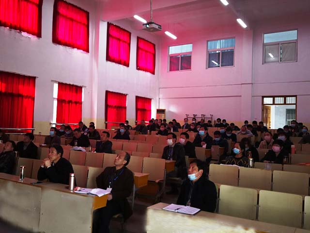 新安中學(xué)舉行高三復(fù)課疫情防控專題培訓(xùn)會 (4).jpg