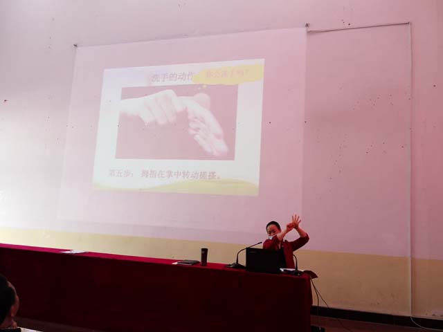 新安中學(xué)舉行高三復(fù)課疫情防控專題培訓(xùn)會 (5).jpg